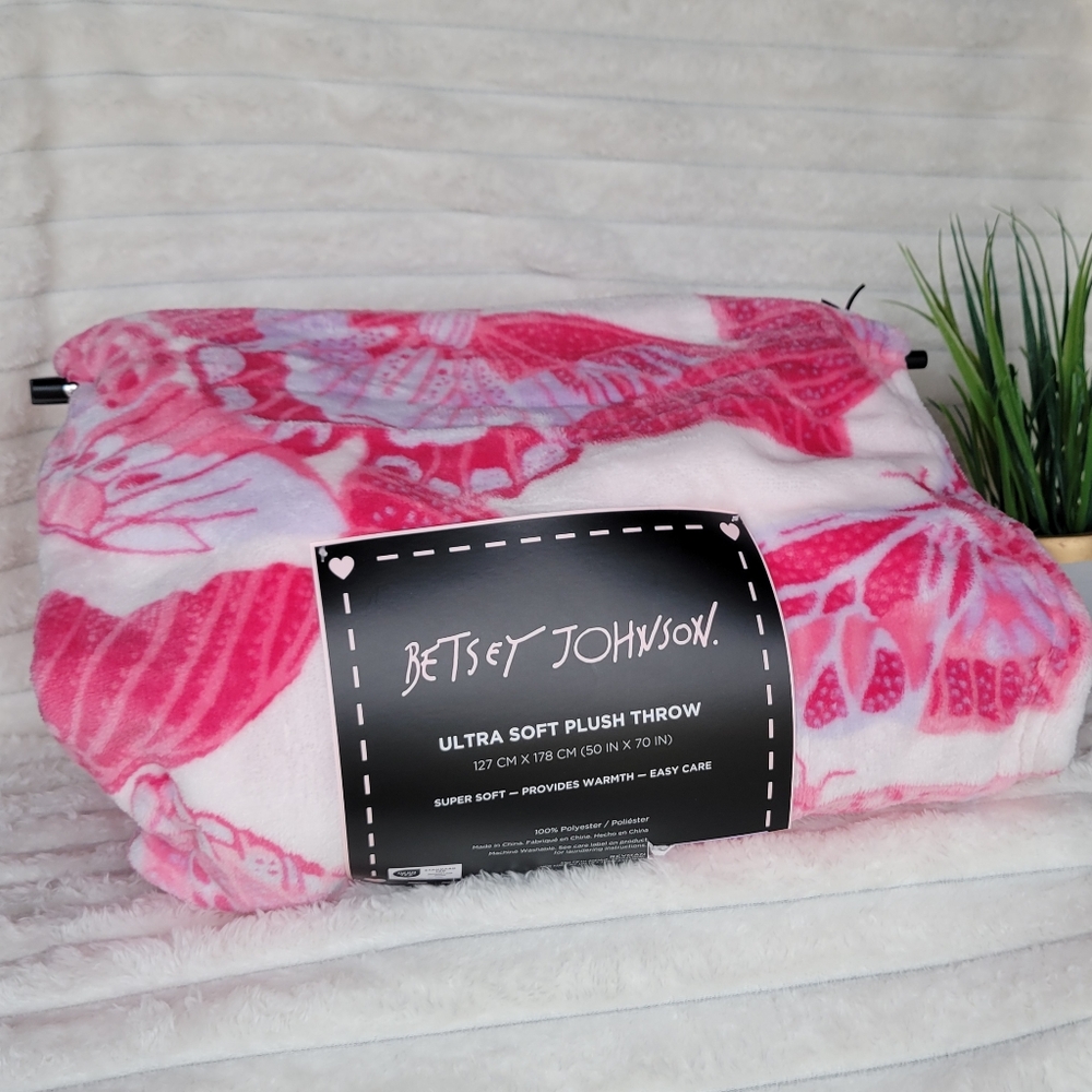 NWT Betsey Johnson pink and purple butterfly ultra soft plush throw